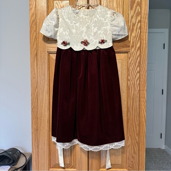 Bonnie Jean Cream Floral Dress size 5 y.o. - Picture 2 of 10